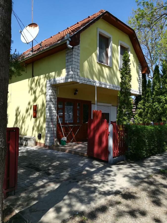 Edu Apartman Hajdúszoboszló Esterno foto